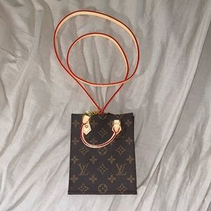 NON AUTHENTIC LV PETIT SAC PLAT
